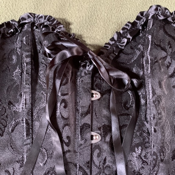 NWT elegant bustier w/ matching thong. Approx. 14 in. Expands approx. 4 inches - Picture 3 of 11